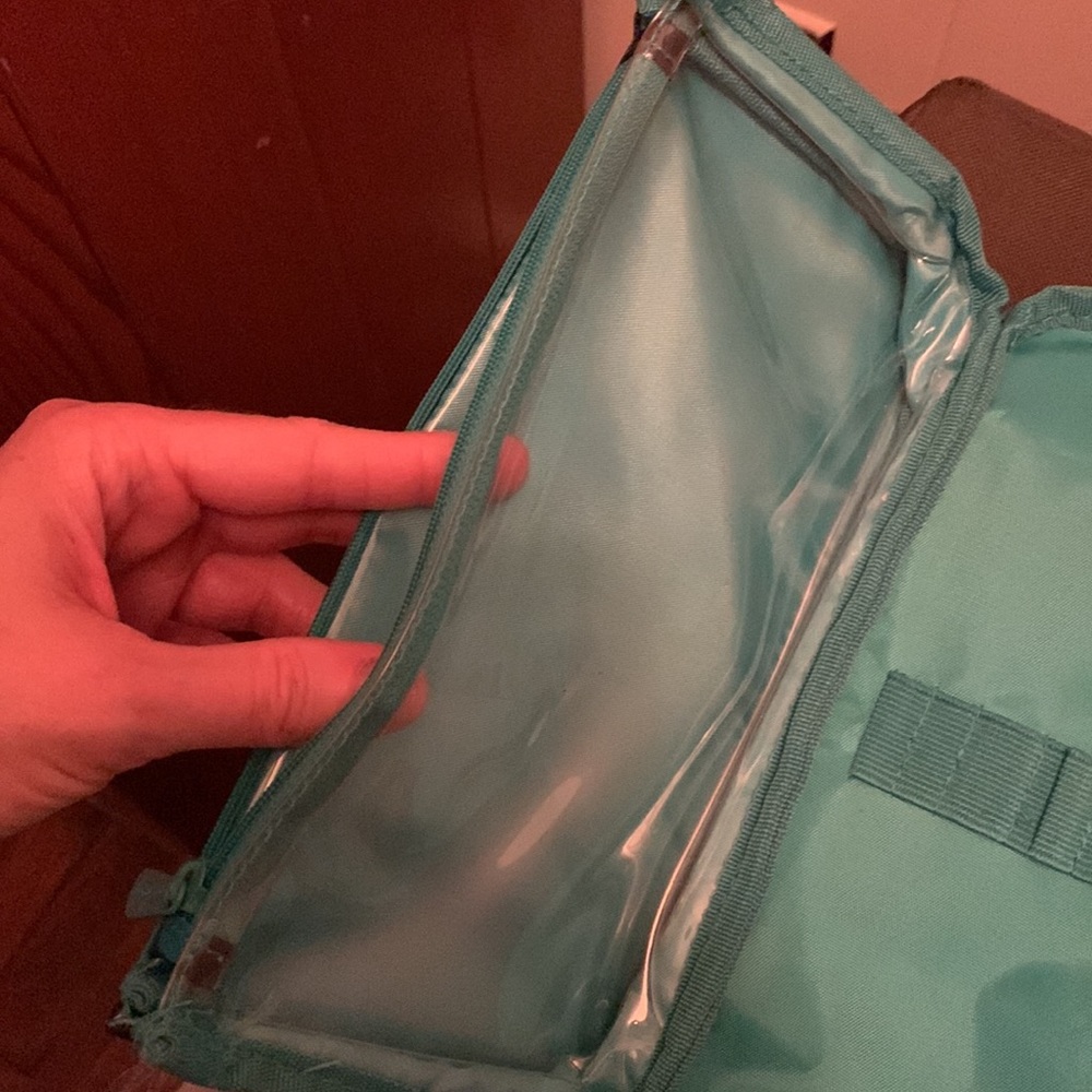 Thirty-One Makeup Bag - Picture 4 of 10